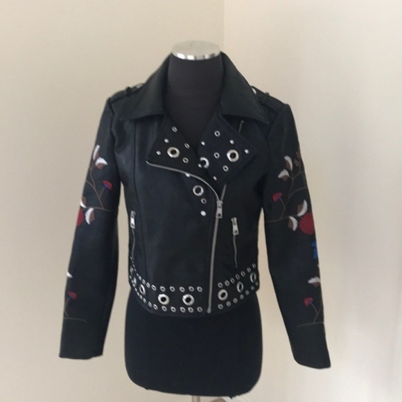 NWT! Romeo & Juliet Black Embroidered Jacket